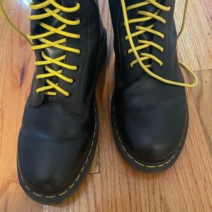 COPY - Dr Martens Lace Up (basically new)